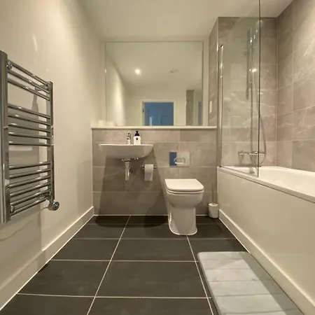 Luxury 2 Bedroom Apartment In The Heart Of Manchester-2