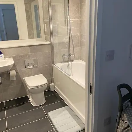 Luxury 2 Bedroom Apartment In The Heart Of Manchester-3
